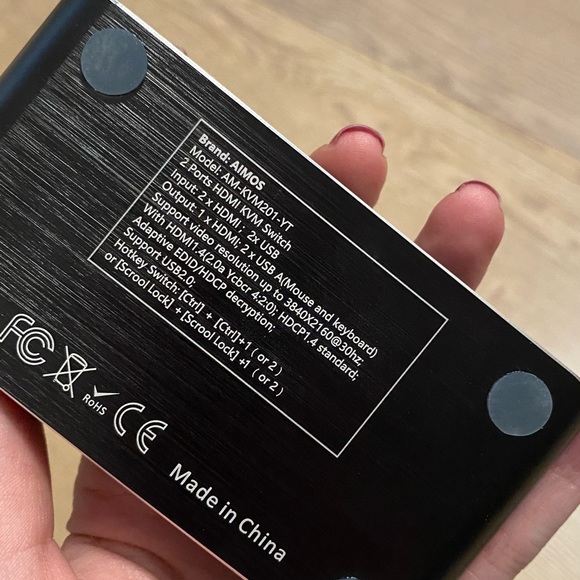 2x KVM Switches - Connect 2 computers to the same monitor, mouse and keyboard - Picture 10 of 11